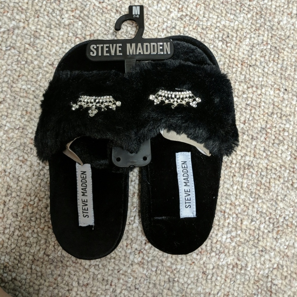 New! Steve Madden Girl's Crown Slippers - Picture 2 of 3